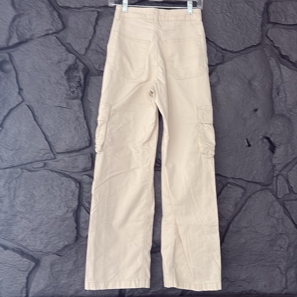 Hollister Ultra High-Rise Baggy Cargo size 24R(00R) 30 inch inseam - Picture 2 of 4